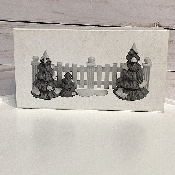 DEPARTMENT 56 - Frosty Tree Lined Picket Fence Trash Cans -Original Snow Village - Picture 11 of 11